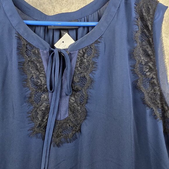 Lane Bryant Womens Sleeveless Navy Blue Lace Trim Tiered Blouse Size 28 NWT - Picture 3 of 8